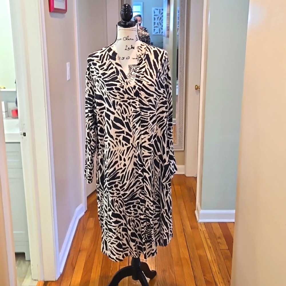 H&M ▪︎ Zebra Inspired Print, High/ Low Dress, Black/Beige, Size Medium, EUC